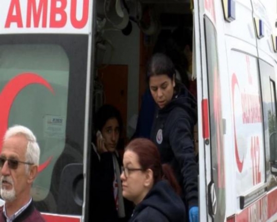 İstanbulda tur otobüsleri çarpıştı: Çok sayıda öğrenci yaralı