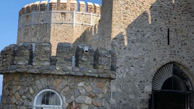 İşte tarihi şuur: 1700 senelik kale PVC pencere ve betonla restore edildi