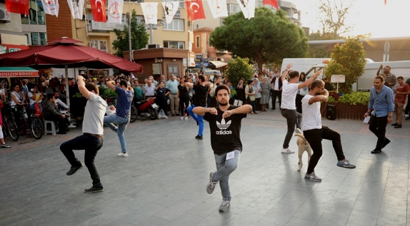 Karşıyaka Çarşısı sanatla renklendi