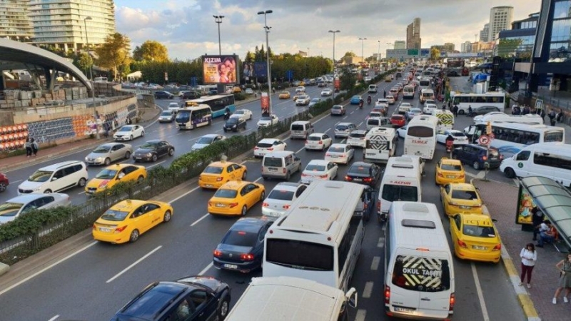 Türkiye’de yedi kişiye bir otomobil düşüyor!
