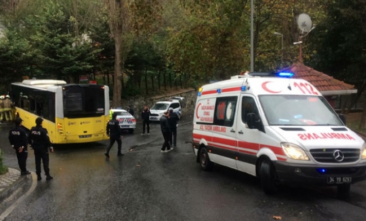 Beşiktaşta İETT otobüsü duvara çarptı: 9 yaralı