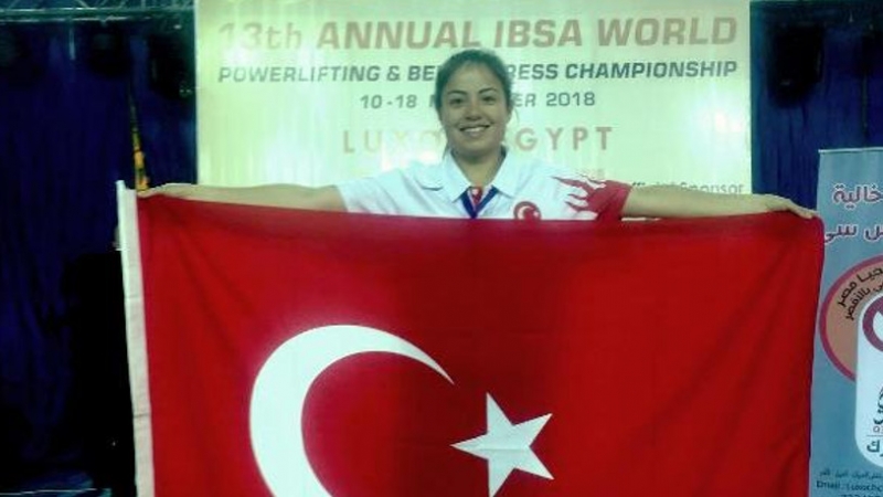 Görme engelli Milli sporcu Nur Sultan Uzuğ dünya rekoru kırdı