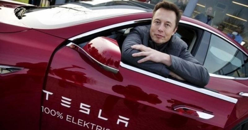 Musk Tesla’daki görevinden istifa etti!