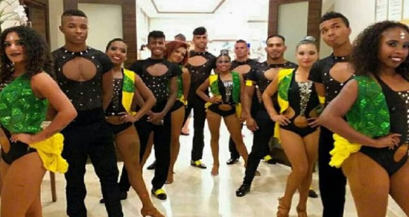 Havalimanında kalan Kolombiyalı dansçılar otele yerleştirildi