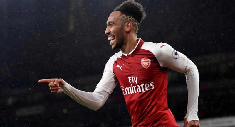 İngiliz derbisinde ırkçı saldırı: Aubameyang’a muz kabuğu atıldı