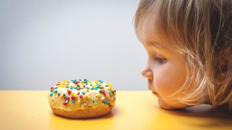 Çocuklar 10 yaşına kadar 140 kilo şeker tüketiyor