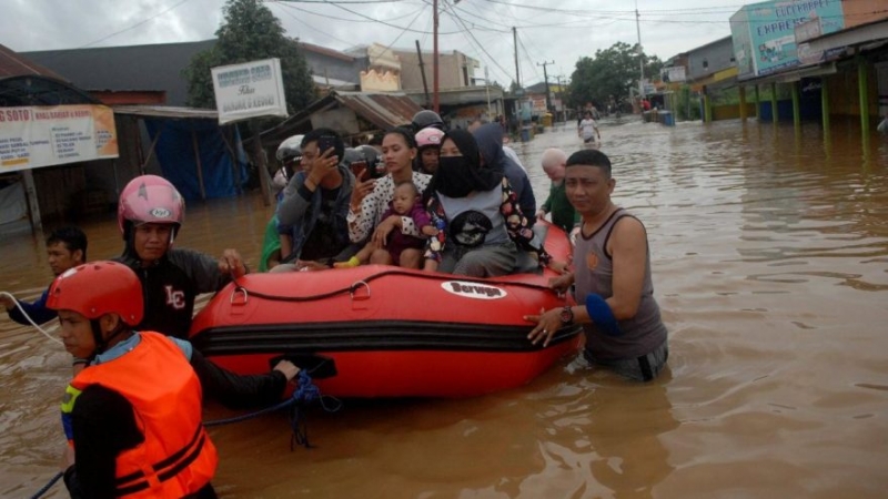Endonezya’da sel felaketinde ölü sayısı artıyor