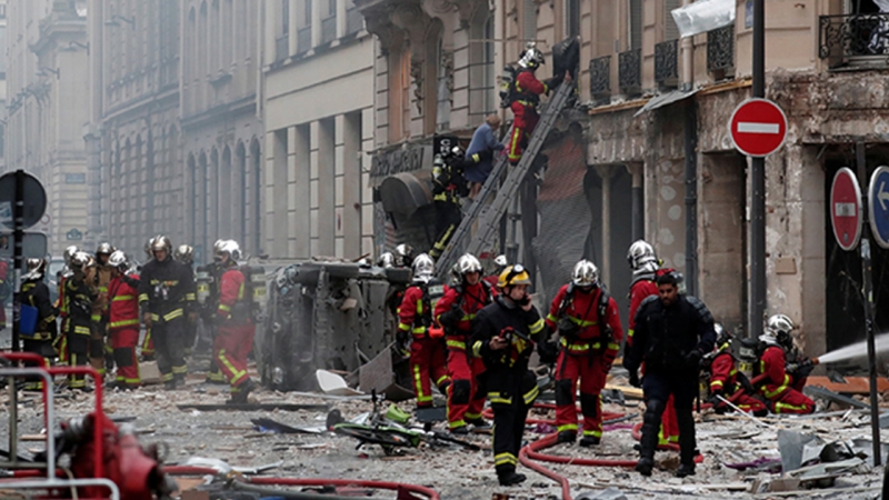 Pariste şiddetli patlama! 4 ölü, çok sayıda yaralı var...