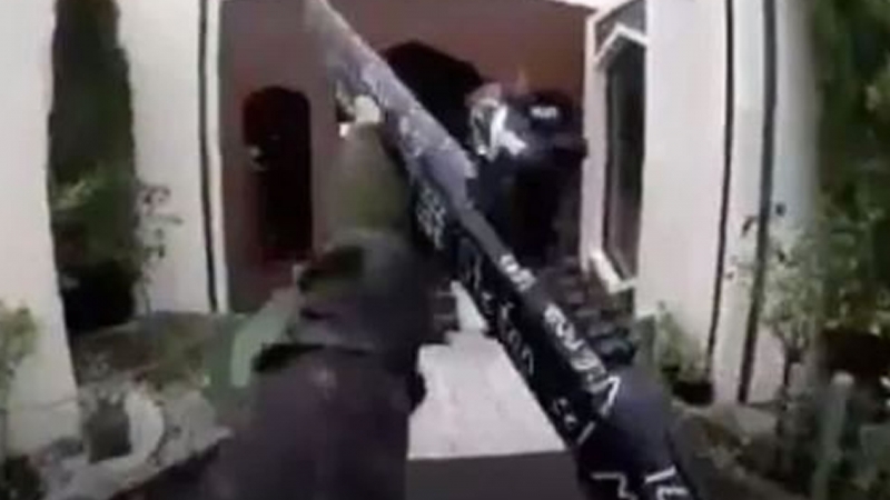 Camiye saldıran teröristin silahında dikkat çeken detay
