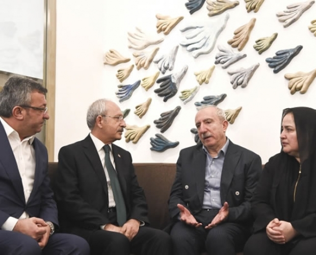 Kılıçdaroğlundan Orhan Miroğluna taziye ziyareti 