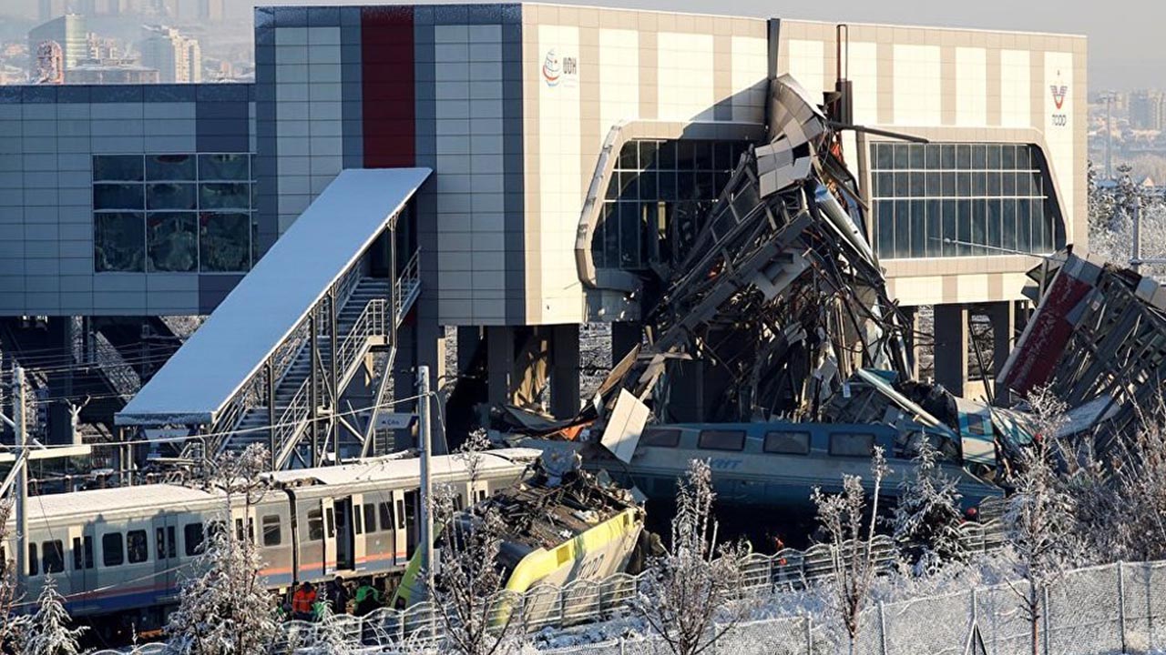 Ankarada hızlı tren kazası: 9 kişi hayatını kaybetti