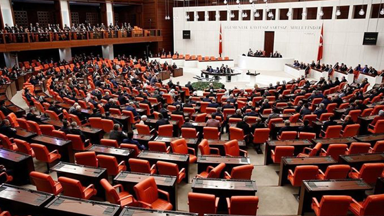 Halkbanktan milletvekillerine 9 bin 700 lira promosyon ödemesi